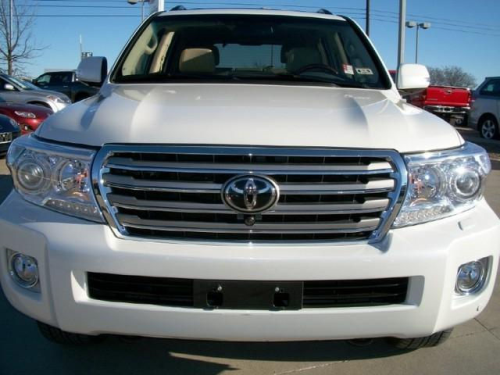 BUY MY 2013 TOYOTA LAND CRUISER V8. في السعودية